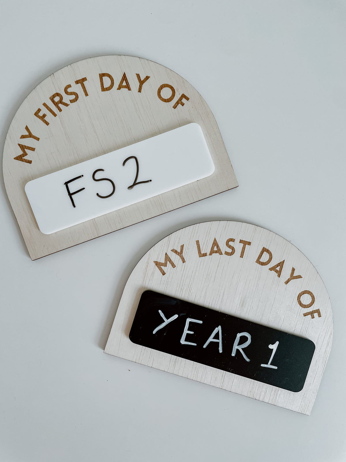 Last Week Signs Arched last day sign – The Label Souq